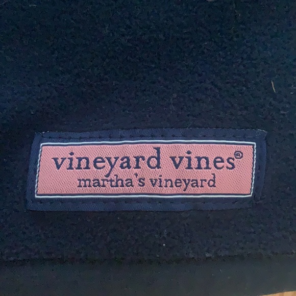 Vineyard Vines unique fleece with whale on front and collar - Picture 3 of 5